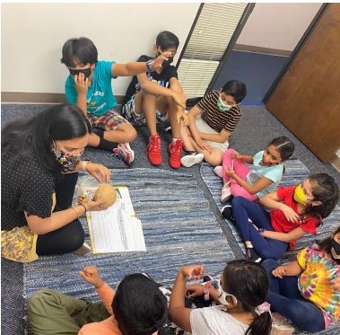 An Aum Little Learners read-aloud session